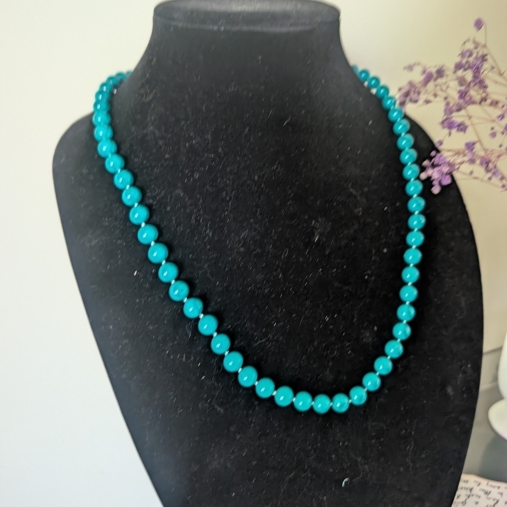 Elegant Turquoise Beaded Necklace